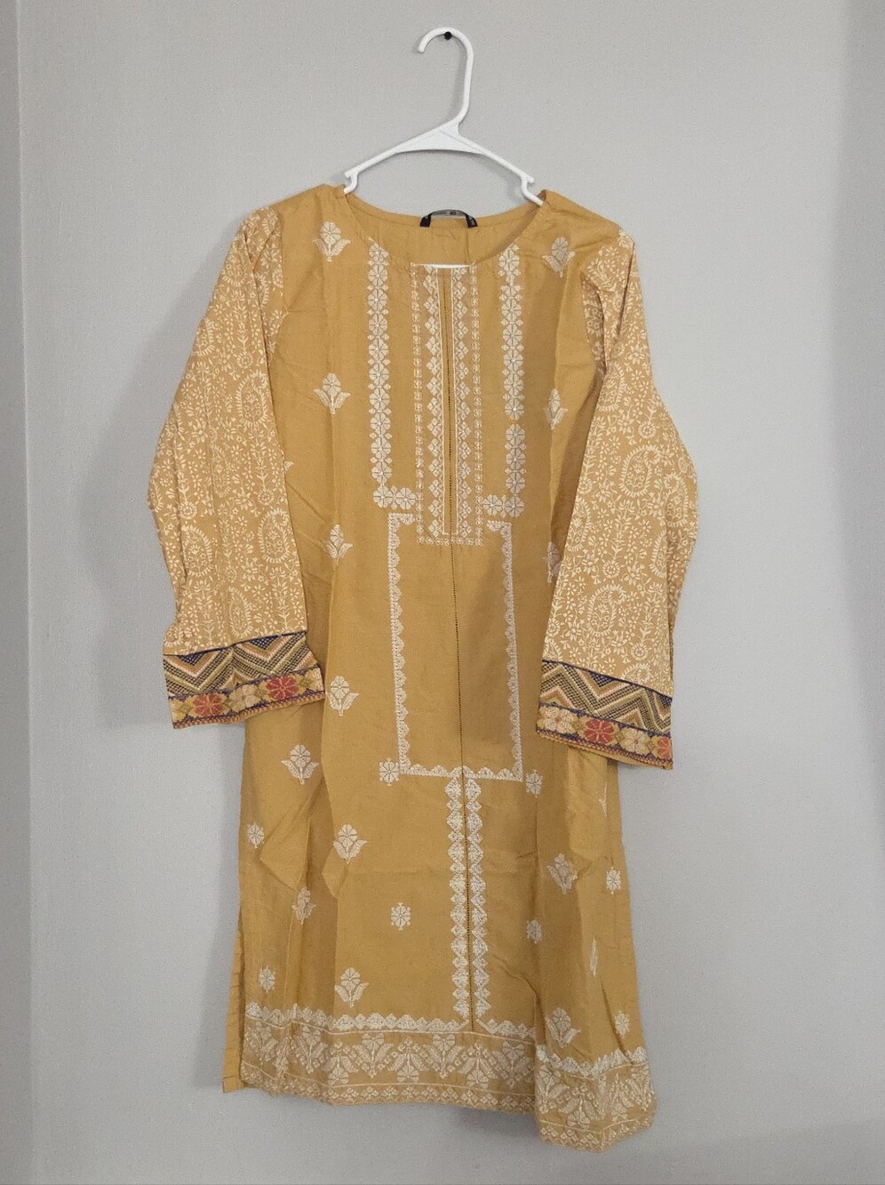 Pakistani Clothes Bundle - Picture 5 of 7